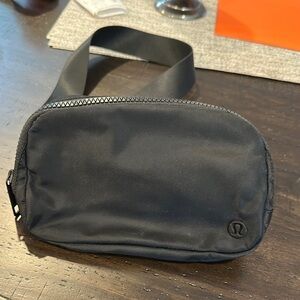 lululemon athletica black belt bag